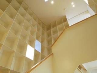 階段収納の家, 有限会社 橋本設計室 有限会社 橋本設計室 Koridor & Tangga Modern