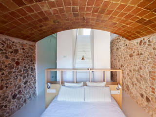 Viladecavalls House, CABRÉ I DÍAZ ARQUITECTES CABRÉ I DÍAZ ARQUITECTES Minimalistische Schlafzimmer