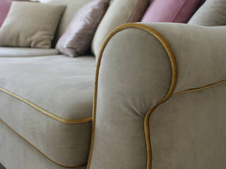 Salon z wrzosową nutą, LUSH Design LUSH Design Classic style living room