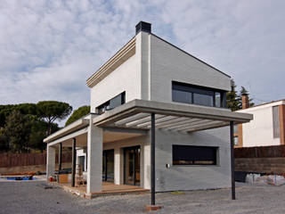 Vivienda en Sant Antoni de Vilamajor , Atres Arquitectes Atres Arquitectes Modern home Bricks