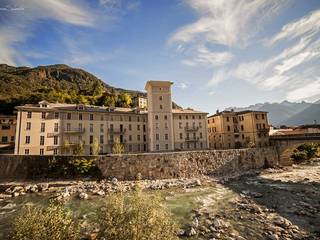 La residenza sul Mera - Chiavenna, MARTOCCHI SERRAMENTI SRL MARTOCCHI SERRAMENTI SRL Classic style windows & doors