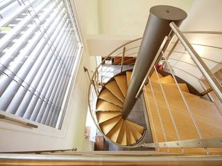 Casa prefabbricata in legno su progetto - Bifamiliare, Bologna, Spazio Positivo Spazio Positivo Escaleras Madera Acabado en madera