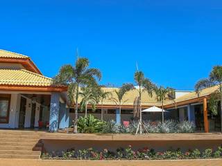 Chácara Taquaritinga - SP, Érica Pandolfo - arquitetura / interiores Érica Pandolfo - arquitetura / interiores Varandas, marquises e terraços campestres Madeira Acabamento em madeira