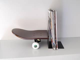 Skateboard Bookends Tail Stop, walnut color - Gift Every Skater Wants For V-Day, skate-home skate-home Espaços comerciais