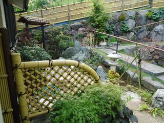 お庭 有限会社 伊豆植物園 Jardins modernos