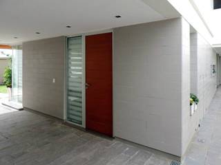 Casa Pueyrredon, Pablo Langellotti Arquitectura Pablo Langellotti Arquitectura Modern corridor, hallway & stairs