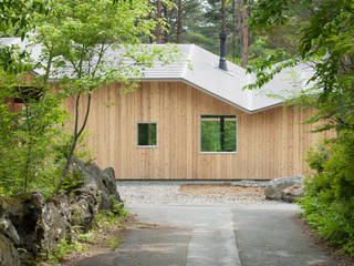 片流れの住宅 / SHED ROOF HOUSE, 富永大毅建築都市計画事務所 富永大毅建築都市計画事務所 Classic style houses