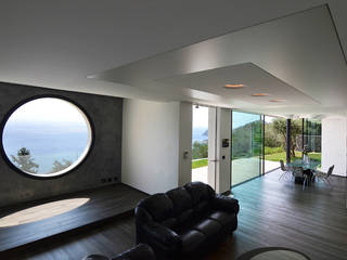 Villa vista mare a Bergeggi (SV), Barra&Barra Srl Barra&Barra Srl Phòng khách phong cách tối giản