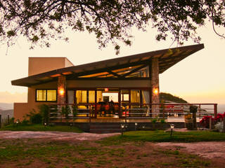 Casa da Serra, Duo Arquitetura Duo Arquitetura Rumah Gaya Country Parket Multicolored