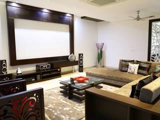 Residence, renu soni interior design renu soni interior design モダンデザインの 多目的室