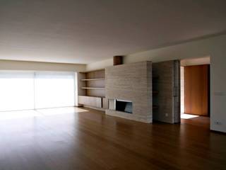 House reconstruction in Oporto, Arquitectura Sensivel Arquitectura Sensivel Minimalistische woonkamers Massief hout Bont