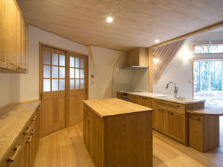 ドームハウスのキッチン, 家具工房一木 家具工房一木 Cozinhas escandinavas Madeira Efeito de madeira