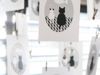 Cat with red collar, Cloudswishes Cloudswishes Dormitorios de estilo minimalista