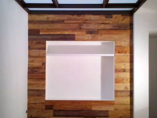 Pareti in listoni di legno irregolari, Dimore - oggettieprogetti Dimore - oggettieprogetti Modern living room