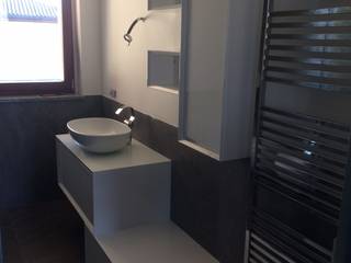 Arredo bagno total white - tutto bianco, ARREDACASAOnLine ARREDACASAOnLine Modern bathroom