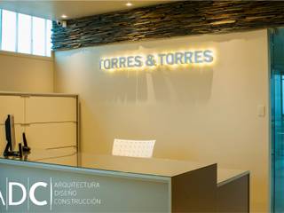 PROYECTO DE INTERIORISMO + EQUIPAMIENTO A MEDIDA : REMODELACION ESTUDIO JURIDICO, DIAZ GUERRA ESTUDIO DIAZ GUERRA ESTUDIO 書房/辦公室