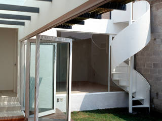 CaSA CORTINA, CoRREA Arquitectos CoRREA Arquitectos Modern Corridor, Hallway and Staircase