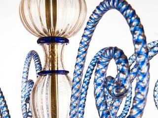 Murano Glass Chandelier - classic blue decorations, gold leaf and crystal glass chandelier - RENIER, YourMurano Lighting UK YourMurano Lighting UK クラシックデザインの 書斎 ガラス