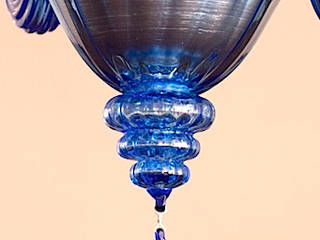 Murano Glass Chandelier - modern clear blue chandelier - CELSI, YourMurano Lighting UK YourMurano Lighting UK モダンスタイルの 玄関&廊下&階段 ガラス