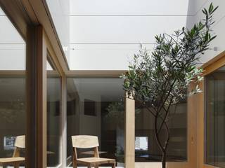 空を眺める土間の家, 藤原・室 建築設計事務所 藤原・室 建築設計事務所 Modern balcony, veranda & terrace