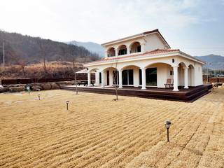 나만의 소중한 스토리가 담겨있는 대저택 (상주 송지리 주택), 윤성하우징 윤성하우징 Casas de estilo mediterráneo