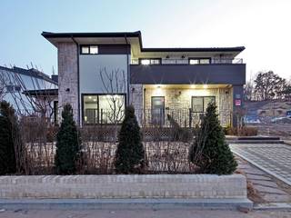 은평 뉴타운에 자리잡은 네 가족의 꿈 (서울 은평구 주택), 윤성하우징 윤성하우징 Casas estilo moderno: ideas, arquitectura e imágenes