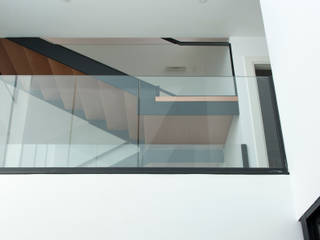 CASA TONSI, m03 m03 Minimalist corridor, hallway & stairs