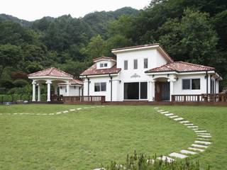 자연 속 힐링의 공간(원주 성남리 주택), 윤성하우징 윤성하우징 Casas de estilo mediterráneo