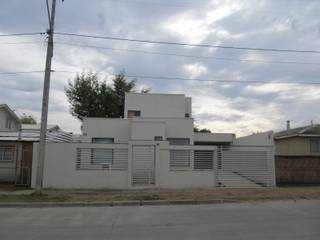 CASA CUADRADA, +ARQ +ARQ Casas de estilo mediterráneo