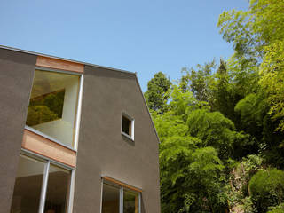 里山に建つ家, toki Architect design office toki Architect design office Modern Houses Wood Grey