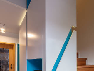 Treppenschrank_02, dieMeisterTischler dieMeisterTischler Modern Corridor, Hallway and Staircase