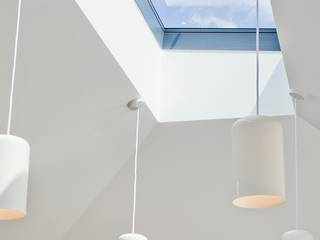 Kitchen Skylight Installation Project for a Private Client, Sunsquare Ltd Sunsquare Ltd Moderne ramen & deuren