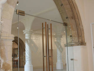 Frameless glass doors in heritage college , Ion Glass Ion Glass مساحات تجارية زجاج