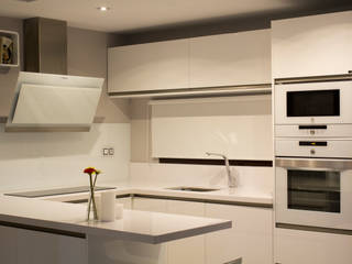 cocina blanco brillo en malaga capital, COCINAS CASTILLO COCINAS CASTILLO مطبخ Cabinets & shelves