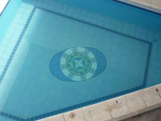 Mosaiquismo en fondo de piscina, Mosa Y Quito Mosa Y Quito Modern Pool