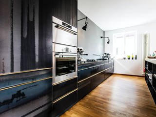 Interior Design Wohnung R , BESPOKE GmbH // Interior Design & Production BESPOKE GmbH // Interior Design & Production Modern kitchen Iron/Steel