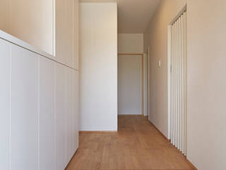 Daigo House（外観も含めた、全面リフォーム）, ＡＴＳ造家設計事務所 ＡＴＳ造家設計事務所 Moderner Flur, Diele & Treppenhaus Massivholz Weiß