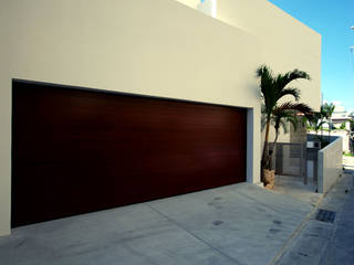 HKM-house , 門一級建築士事務所 門一級建築士事務所 Modern garage/shed Aluminium/Zinc Wood effect