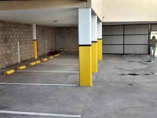 Complejo de cocheras y departamentos, obra llave en mano, BULLK CONSTRUCTORA BULLK CONSTRUCTORA Classic style garage/shed