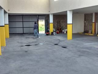 Complejo de cocheras y departamentos, obra llave en mano, BULLK CONSTRUCTORA BULLK CONSTRUCTORA Classic style garage/shed