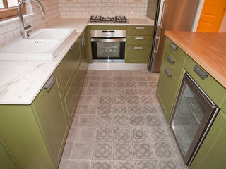 Reforma integral en calle Bruc de Barcelona, Grupo Inventia Grupo Inventia Mediterranean style kitchen Stone