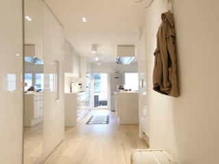 Wohnung K, Bettina Wittenberg Innenarchitektur -stylingroom- Bettina Wittenberg Innenarchitektur -stylingroom- 모던스타일 복도, 현관 & 계단