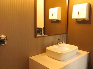 TOILETS & BATHROOMS, Veridiana Negri Arquitetura Veridiana Negri Arquitetura Moderne badkamers