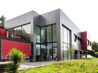 Einfamilienhaus in Plentzia, IDEALBOND GmbH IDEALBOND GmbH Commercial spaces Aluminium/Zinc