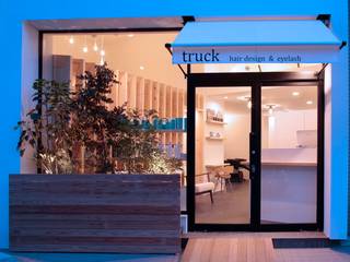 truck TENNOJI (美容室), ニュートラル建築設計事務所 ニュートラル建築設計事務所 Minimalist house Wood Wood effect