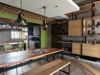 [HOME] Yu Chu Interior Design, KD Panels KD Panels Salon industriel Bois Effet bois