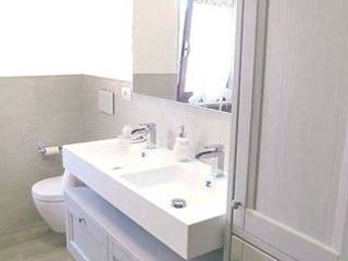 Progetto di rifacimento di un bagno, STEFANIA ARREDA STEFANIA ARREDA Phòng tắm phong cách kinh điển