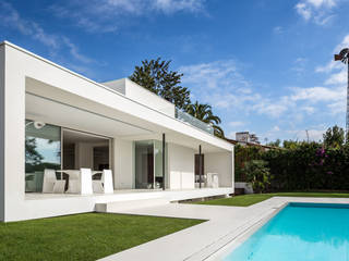 Casa Herrero | 08023 architects, Simon Garcia | arqfoto Simon Garcia | arqfoto Modern Pool