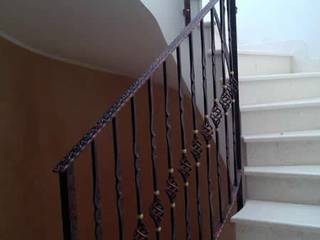 Cancelli e ringhiere artistiche in ferro battuto con verniciatura artistica con foglia d'oro, Tecno Metal Professional Welding Tecno Metal Professional Welding Modern corridor, hallway & stairs