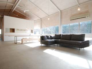 HOME BASE, 株式会社PLUS CASA 株式会社PLUS CASA オリジナルデザインの リビング